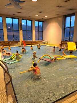 Druháci ukončili plavecký výcvik