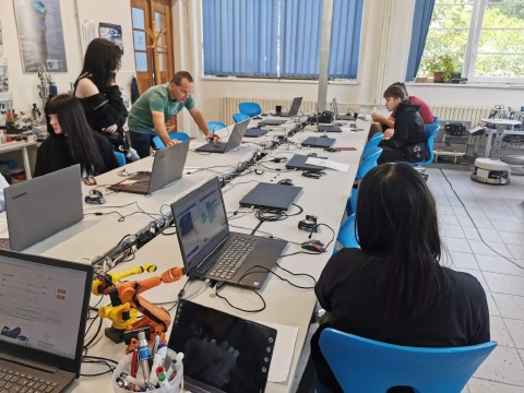 8. C na Techday