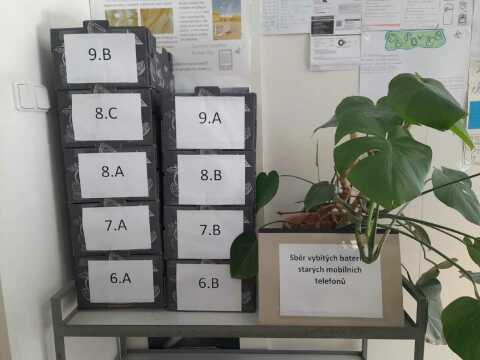 Sběr vybitých baterií a starých mobilních telefonů